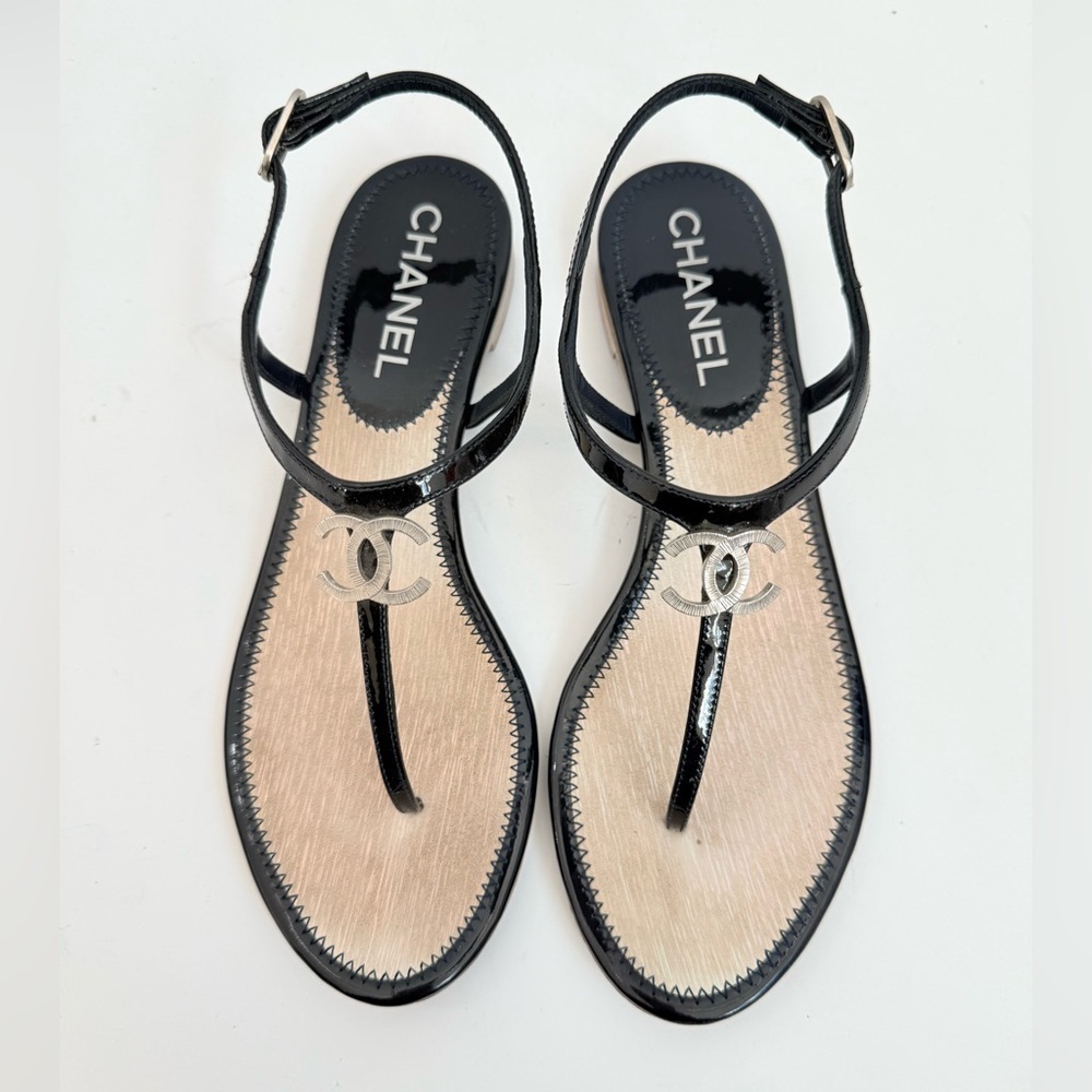 CHANEL Black Patent Leather CC Logo Thong flat Sandal 2013C EU 37.5 US 7.5 - Picture 2 of 9